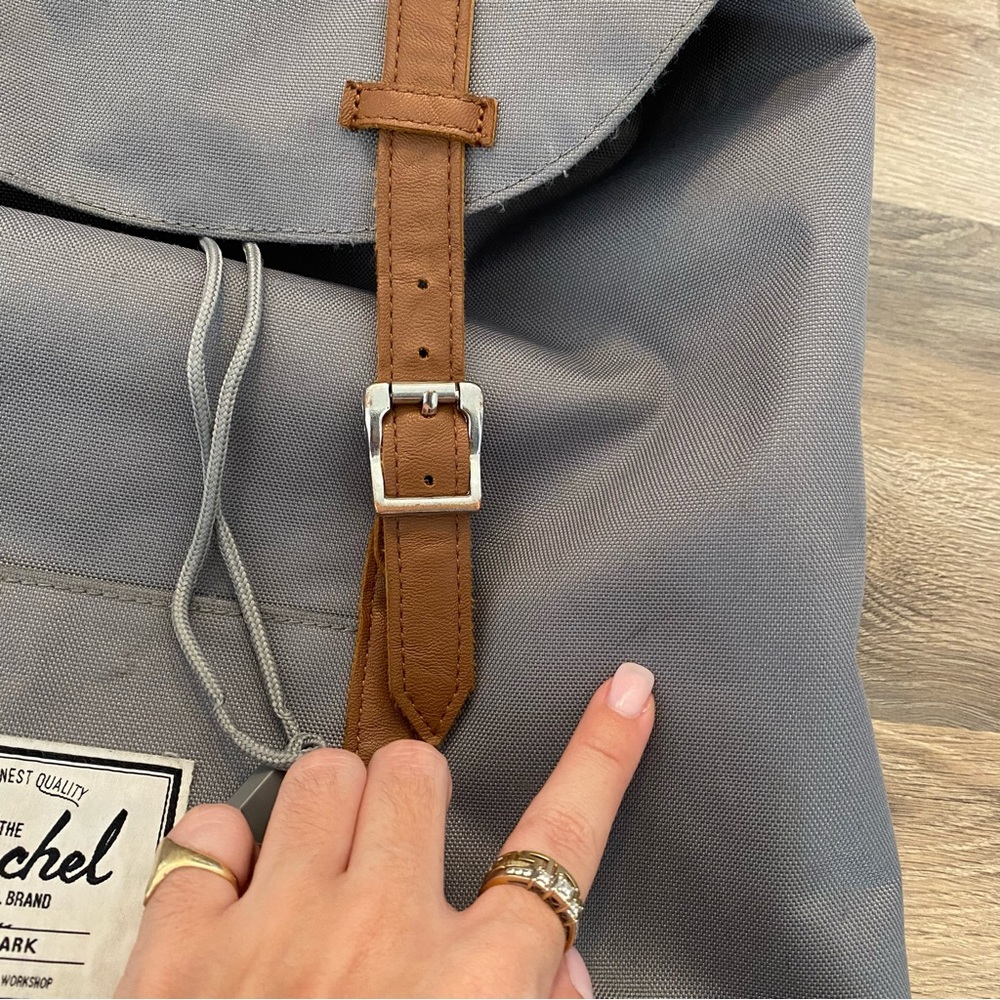SOLD Herschel Grey Retreat Backpack - Picture 10 of 13